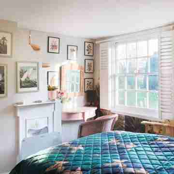 Artists Hideaway in Cowfold Rooms