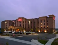 Hampton Inn & Suites Winston-Salem/University Area Hotel a 