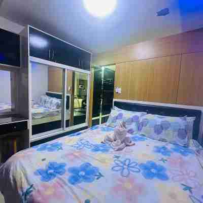 Ritzy Pasay Getaway - Entire Apartment for Rent Rooms