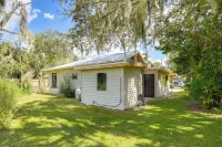 < 1 Mi to Downtown Arcadia: Tranquil Wooded Escape - Homestays