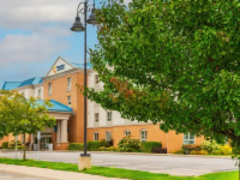 Comfort Inn & Suites Hotels in Bruce County