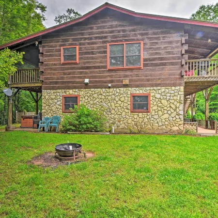 Bryson City Cabin w/ Hot Tub, Views & Pool Table!