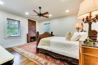 Chic Louisiana Retreat - Balcony and River Views! - Park Yeri