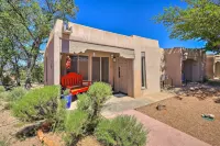 Traditional-Style Adobe Casita - Walk to Dtwn - Condos