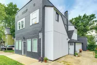 Walkable Barberton Apartment: 9 Mi to Akron!