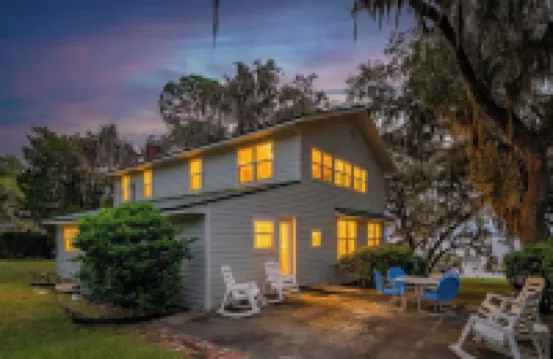 Kingsley Lake Home w wide lawn, dock, central air, 4 kayaks.  Near Camp Blanding