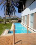 HOP Aloha Beachfront House With Direct Access - Homestays