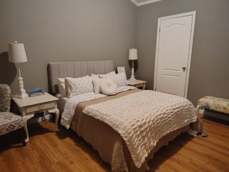 Eventide Bantam Lakeside Cabin