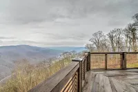 The Barn House: Caldwell Mtn Retreat w/ Hot Tub! - Kæledyr tilladt