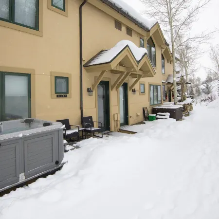 Ski in Ski Out Townhome in Rocky Mountain Access to Elkhorn Chairlift by Redawning