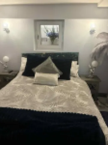 Wonky 2 A Cosy Hideaway in the Heart of Cheshire