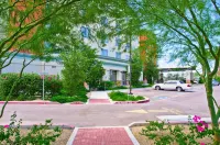 Holiday Inn & Suites PHOENIX AIRPORT by IHG - Bãi đậu xe