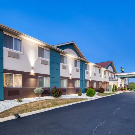 Quality Inn & Suites Springfield Southwest Near I-72