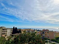 Magnificent 2p Apartment in a Villa with Sea View, Terrace & Private Parking.
