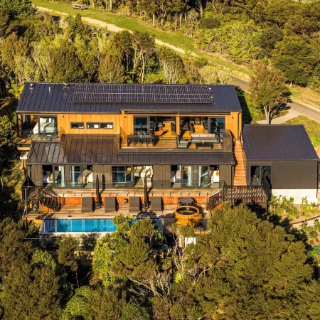 Kaitiaki Lodge - Pool & Hot Tub
