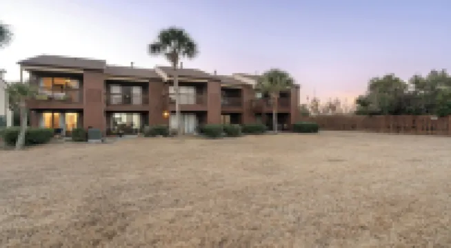 Sandbar Serenade by Avantstay Beachside Home + Pool + Tennis Court + Beach Access + Near Pier Park