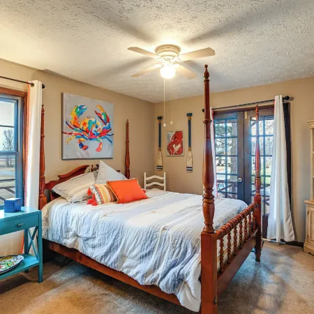 Steps to Shore: Group Getaway on Kentucky Lake!