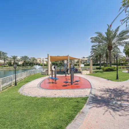 Vogue | Springs Villa Emirates Hills Close to Mall of the Emirates | Ski Dubai