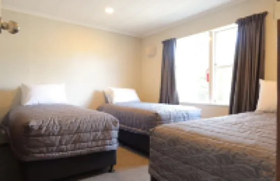 克羅尼爾汽車旅館