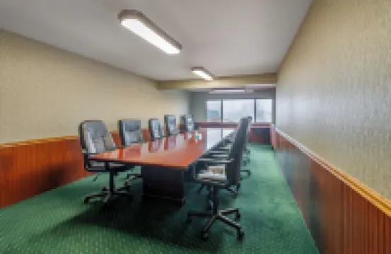 Rogue Regency Inn & Suites