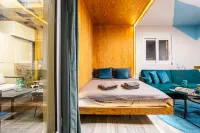 Urban Nest - Loft with Private Rooftop Garden
