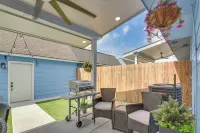 1/2 Mi to Sylvan Beach Park! Chic Townhome w/ Yard - Beach