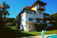 Namorada Brava Guest House Praia Brava, Piscina & Naturaleza - Bed and Breakfasts