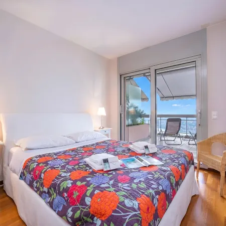 La Maison du Bonheur with Shared Pool & Sauna - Happy Rentals
