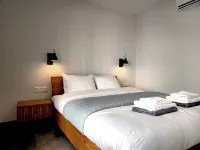 Coastline Residence - Designer Stay -  Ferienwohnungen
