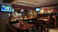 Travelodge by Wyndham Niagara Falls at the Falls - ที่มีบาร์