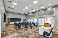 Eastlake Suites Hotel & Conference Center by OYO Urbana - Wifi