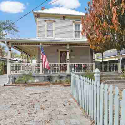 Walk to Downtown Near Beaches Cozy Historic Retreat Hotel Exterior