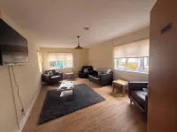 Spacious House Sleeps 10 -Near Bikepark Wales -Central -Parking - 2 estrellas