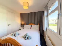Monkstone Lodge - 3 Bedroom Lodge - New Hedges - 2-Star