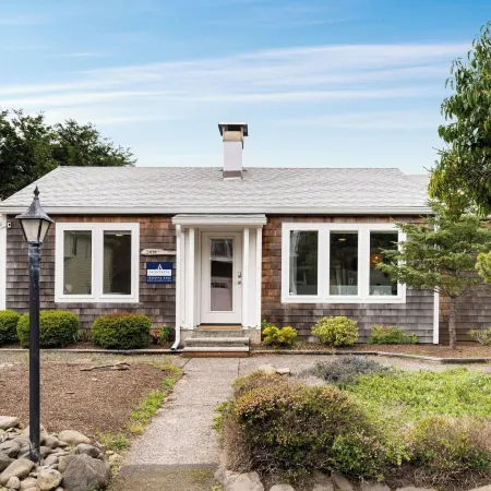 Grey Oak by AvantStay Surfer’s Retreat • Walk to Cove Beach Golf Firepit
