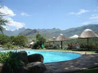 Cathedral Peak Hotel - Pools