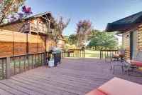 Incredible Log Home: 1 Mile from Lake Tenkiller - Pet-friendly