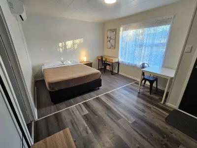 Rockfield Motel Hotels near Mount Smart Stadium