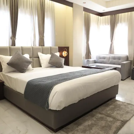Hotel Devraj Palace