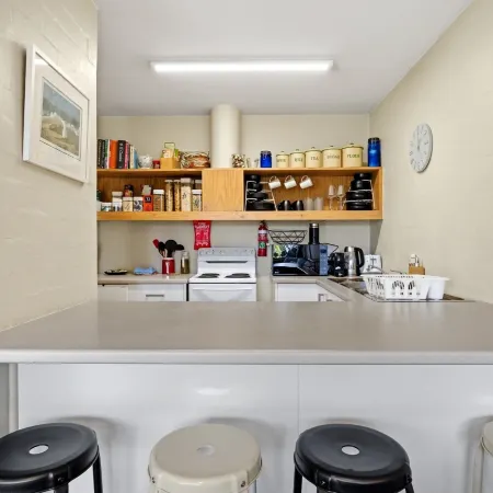 Airy & Arty 2-bed Old Kingston Foreshore