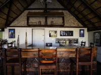 Ichingo Chobe River Lodge by Mantis - Quầy bar