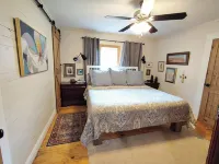 Charming cottage Pet Friendly 1 BR Tranquil Steele Wifi
