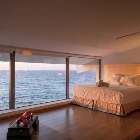 Icarus Luxury Beachfront Villa