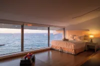 Icarus Luxury Beachfront Villa - Hot Springs