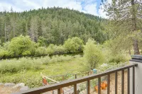 Pool & Dual Decks! Modern Trinity River Retreat - Homestays
