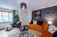 Spacious Modern 4 Bed in Northwich Free Parking - Wi-Fi