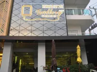 Gallery Lake View Hotel - Airport Shuttle
