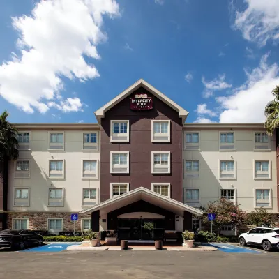 Intercity Zapopan Hotels near Centro Acuatico Scotiabank