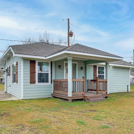 Fully Updated & Convenient! Baytown Home Near Dtwn