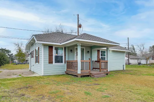 Fully Updated & Convenient! Baytown Home Near Dtwn